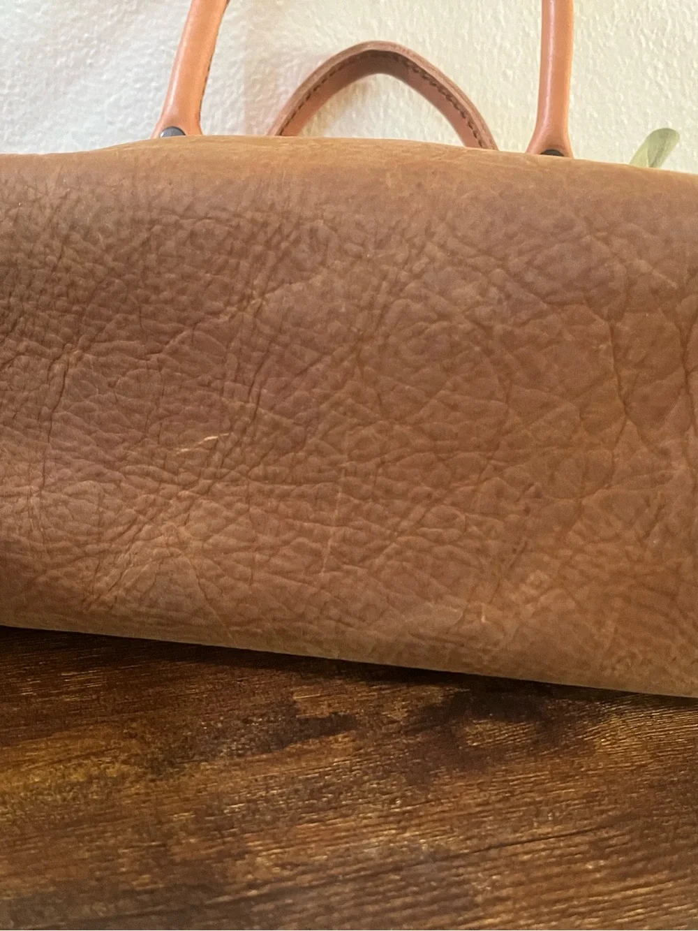 Love 41 - medium leather duffel (tobacco)